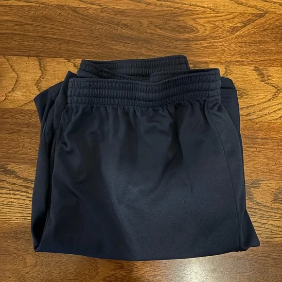 Old Navy Men's Dark Blue Athletic Shorts - Picture 2 of 4